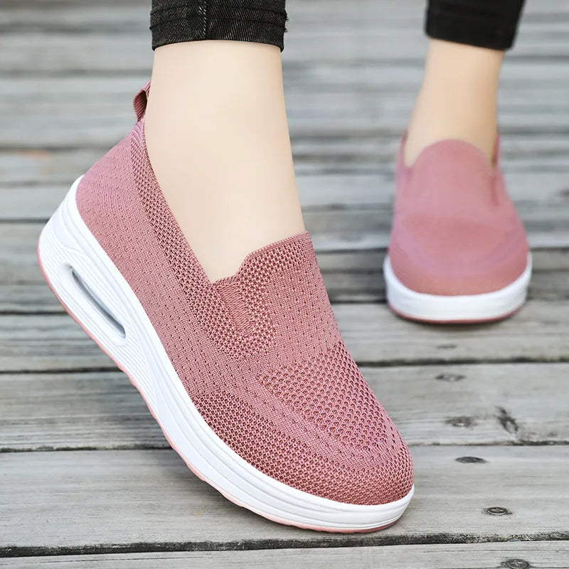 Women's shoes 2025 autumn new thick soles swing shoes Fashion fly woven casual shoes mother shoes