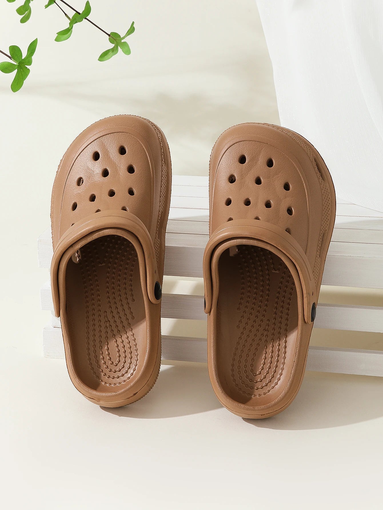 Women's Croc Shoes, Girls' Outerwear, Couples' Baotou Slippers, Women's Sandals, Women's Home Shoes, Women's Sandals, Men's Croc Shoes