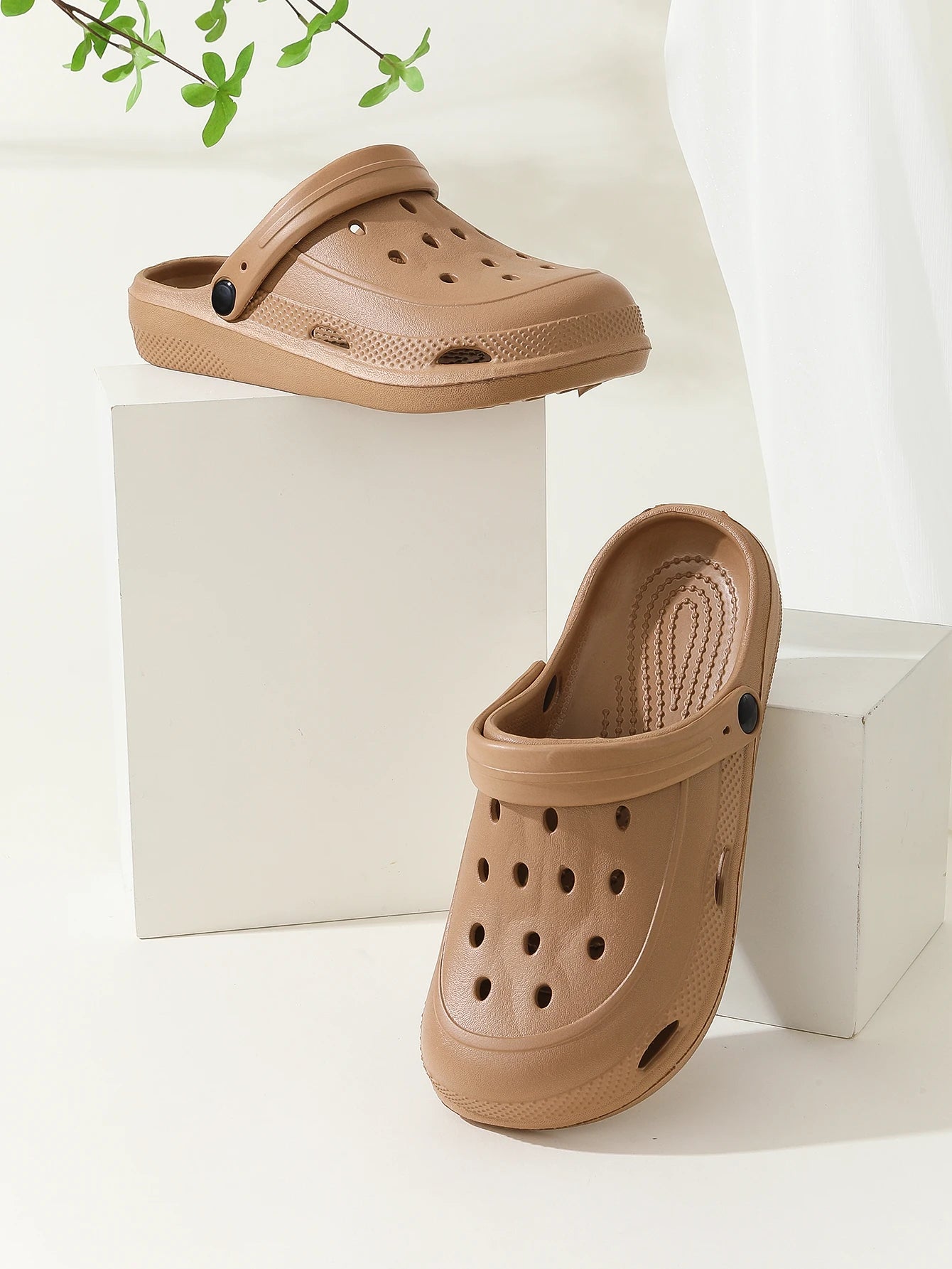 Women's Croc Shoes, Girls' Outerwear, Couples' Baotou Slippers, Women's Sandals, Women's Home Shoes, Women's Sandals, Men's Croc Shoes