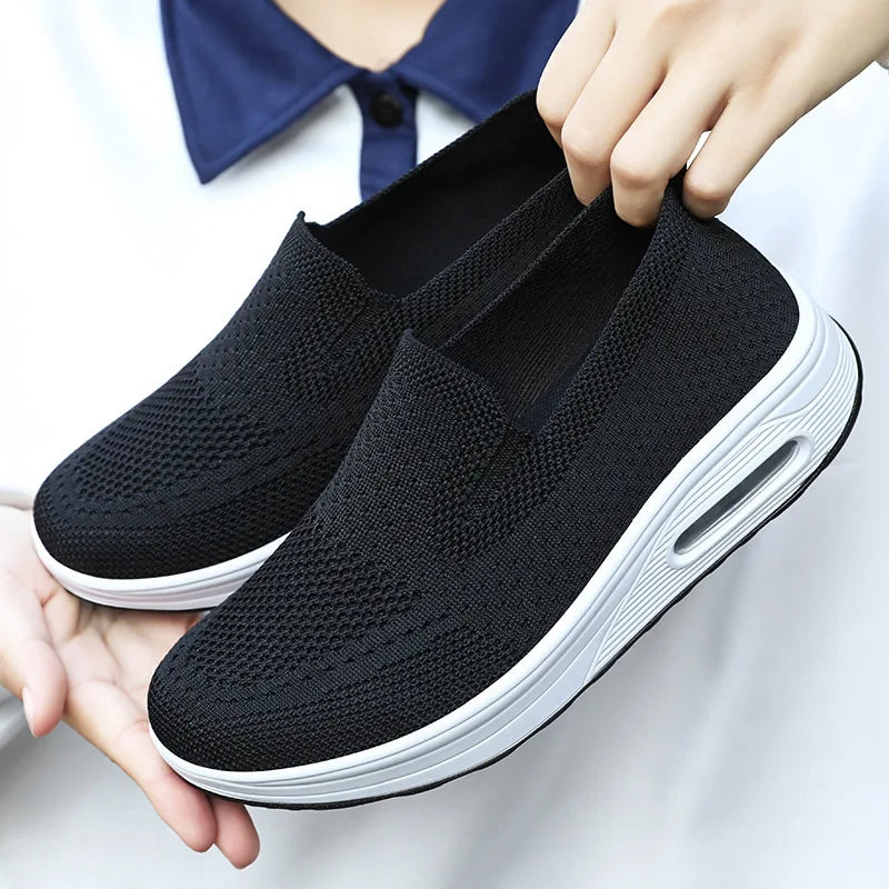 Women's shoes 2025 autumn new thick soles swing shoes Fashion fly woven casual shoes mother shoes