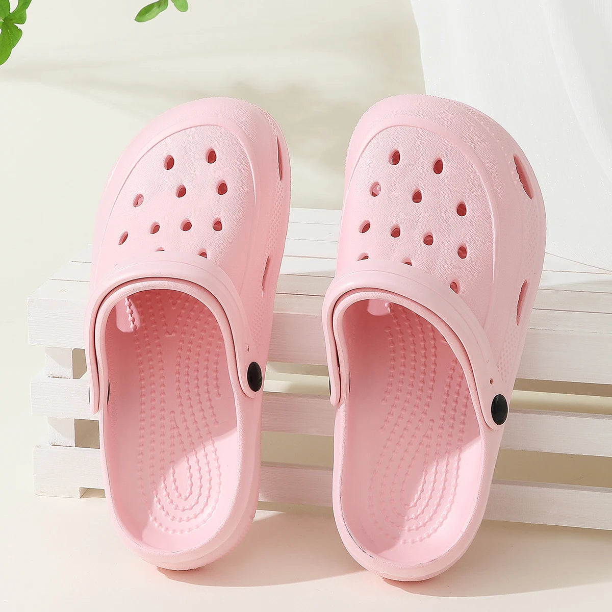 Women's Croc Shoes, Girls' Outerwear, Couples' Baotou Slippers, Women's Sandals, Women's Home Shoes, Women's Sandals, Men's Croc Shoes