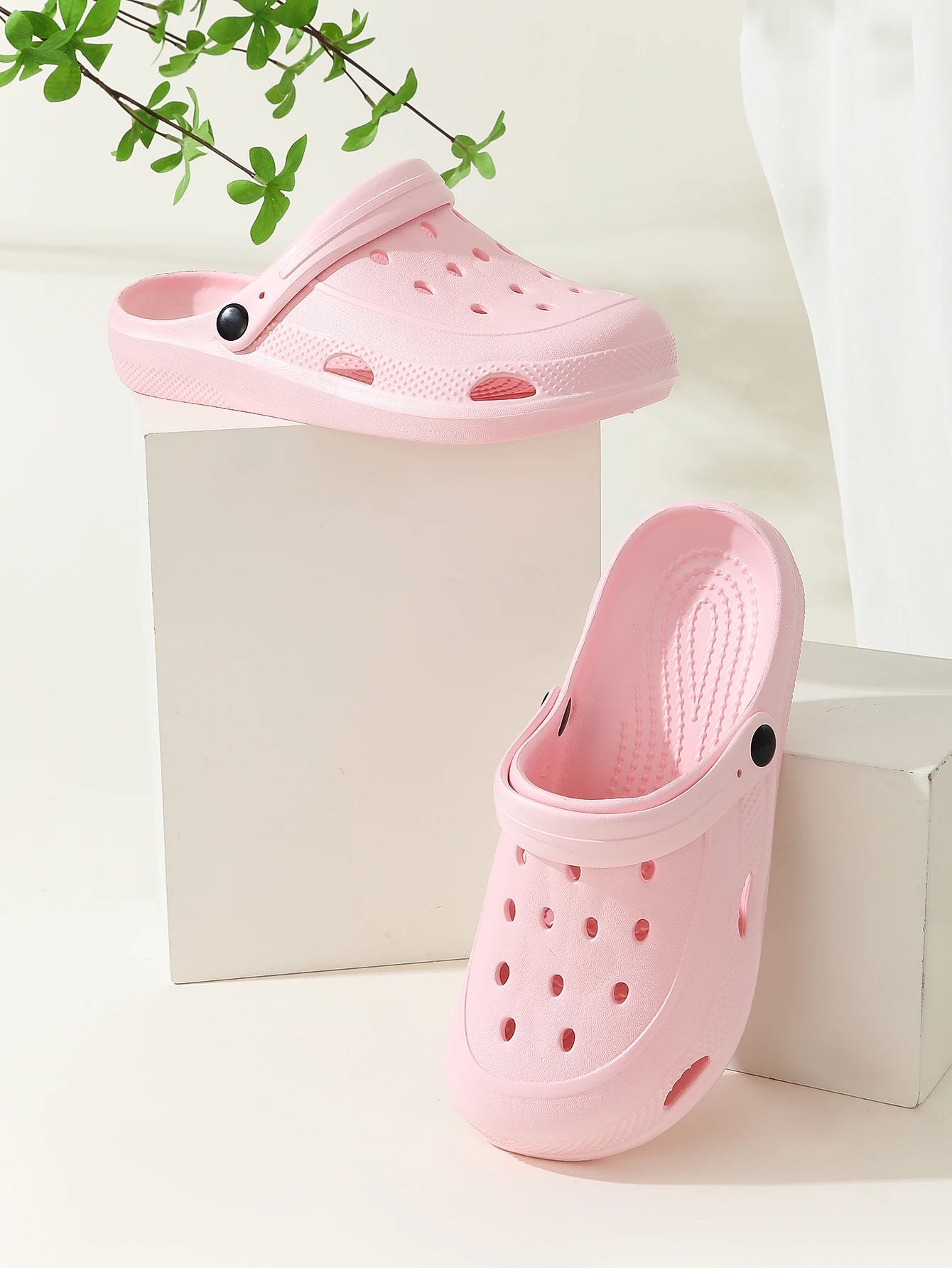 Women's Croc Shoes, Girls' Outerwear, Couples' Baotou Slippers, Women's Sandals, Women's Home Shoes, Women's Sandals, Men's Croc Shoes